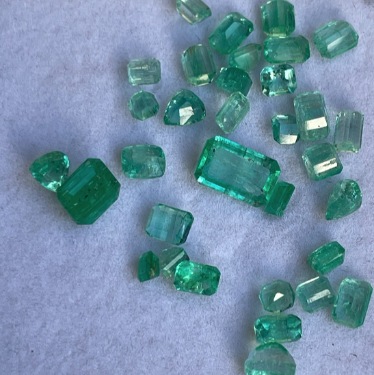 Rare 17.55ct batch Pansjhir Emerald