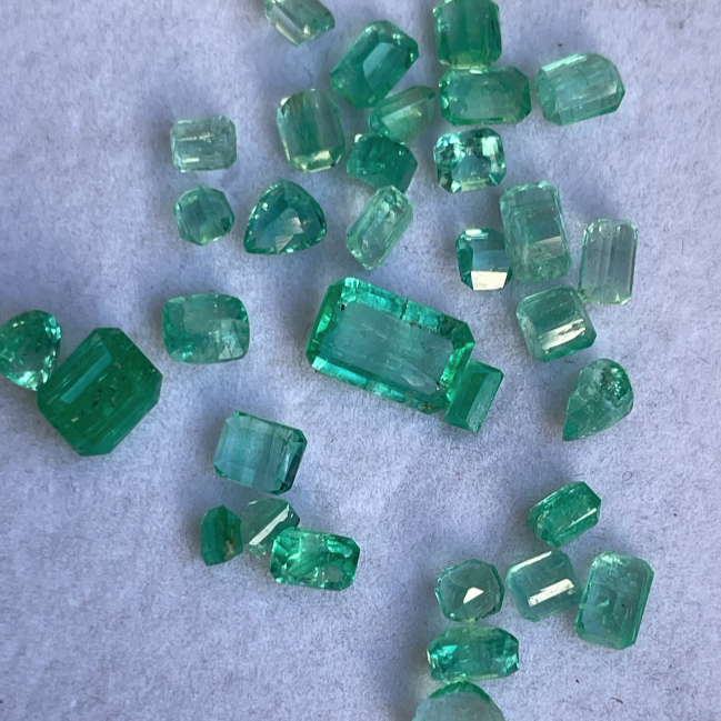 Rare 17.55ct batch Pansjhir Emerald