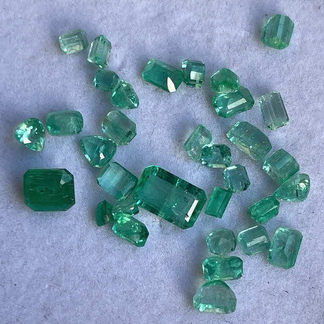 Rare 17.55ct batch Pansjhir Emerald